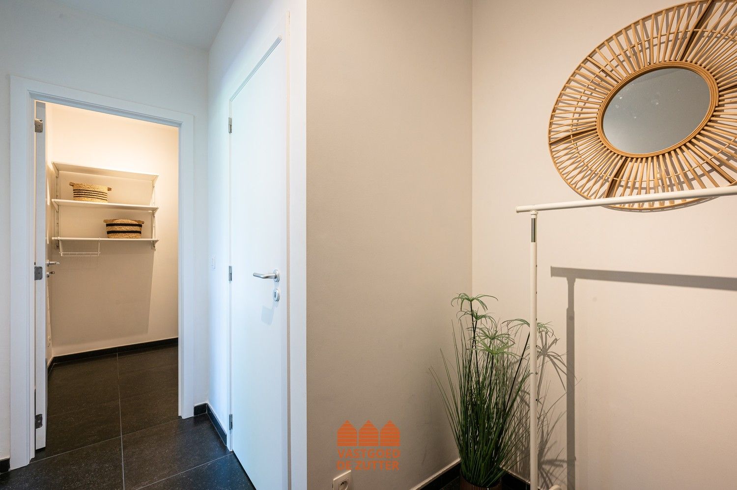 Ruim en lichtrijk appartement met inpandige garage en tuin in de groene rand van Deinze foto 4