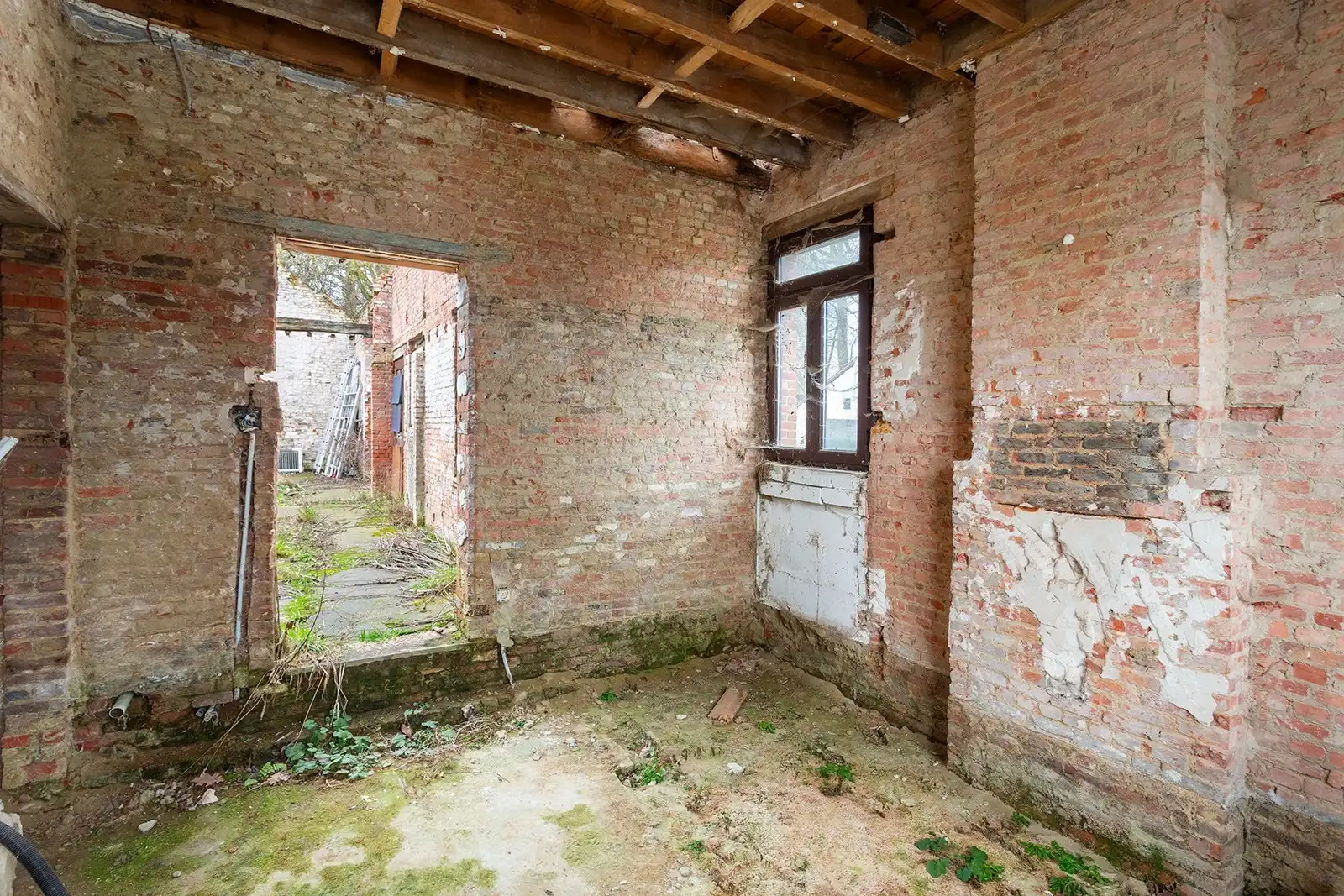 Te renoveren woning met enorm potentieel in het groene Kapelle-op-den-Bos foto 9