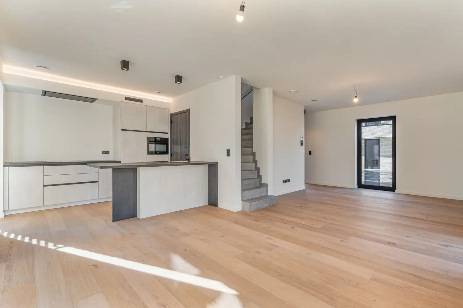 Instapklare nieuwbouw rijwoning met 3 slaapkamers en zonnig terras in het centrum van Borgloon foto 5