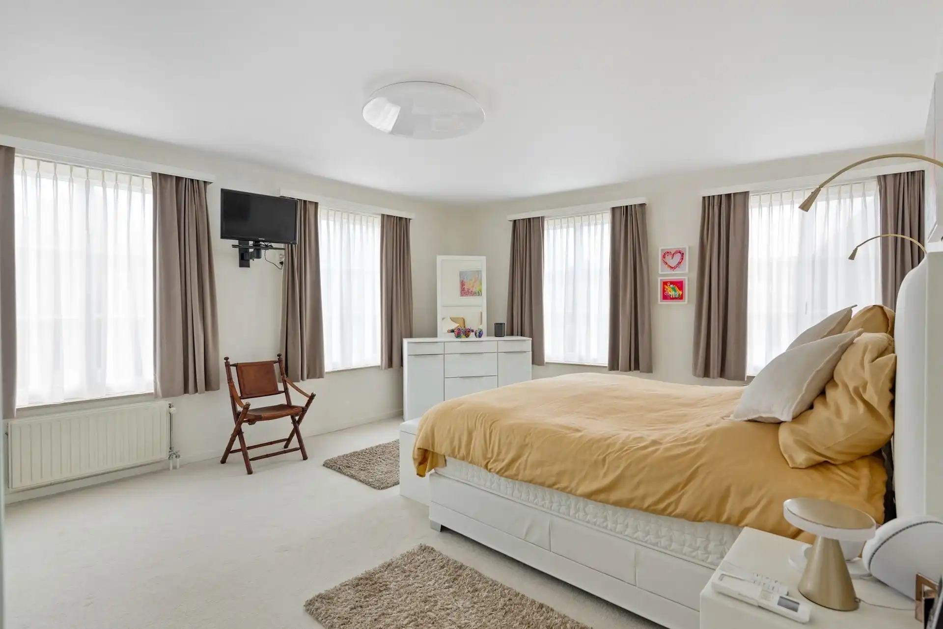 GELIJKVLOERS KANTOOR MET WONING foto 17