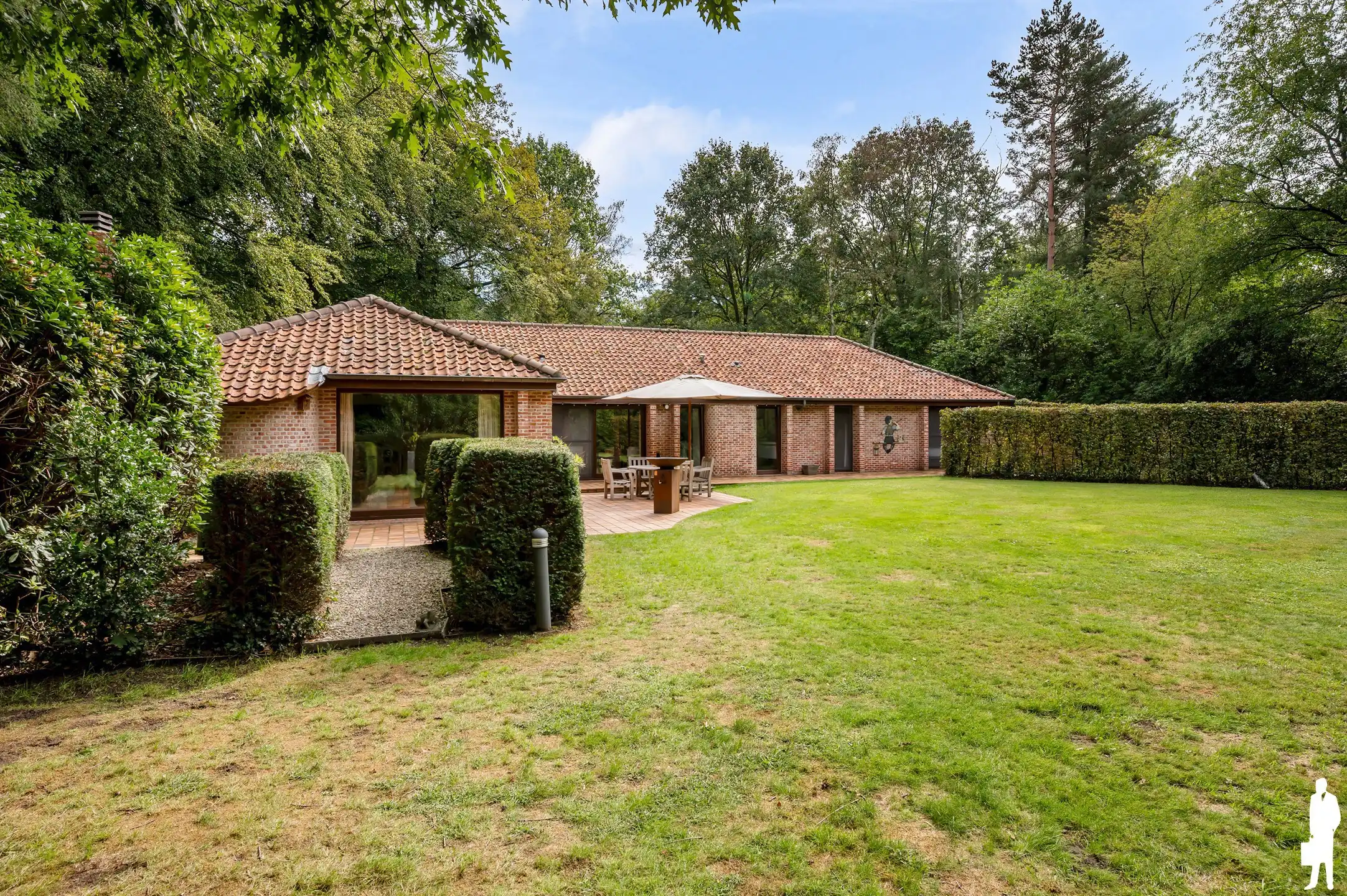 Karaktervolle gelijkvloerse villa op ca. 2.000 m² in zeer rustige, gegeerde en autoluwe wijk Dennendael en dichtbij het natuurgebied foto 51