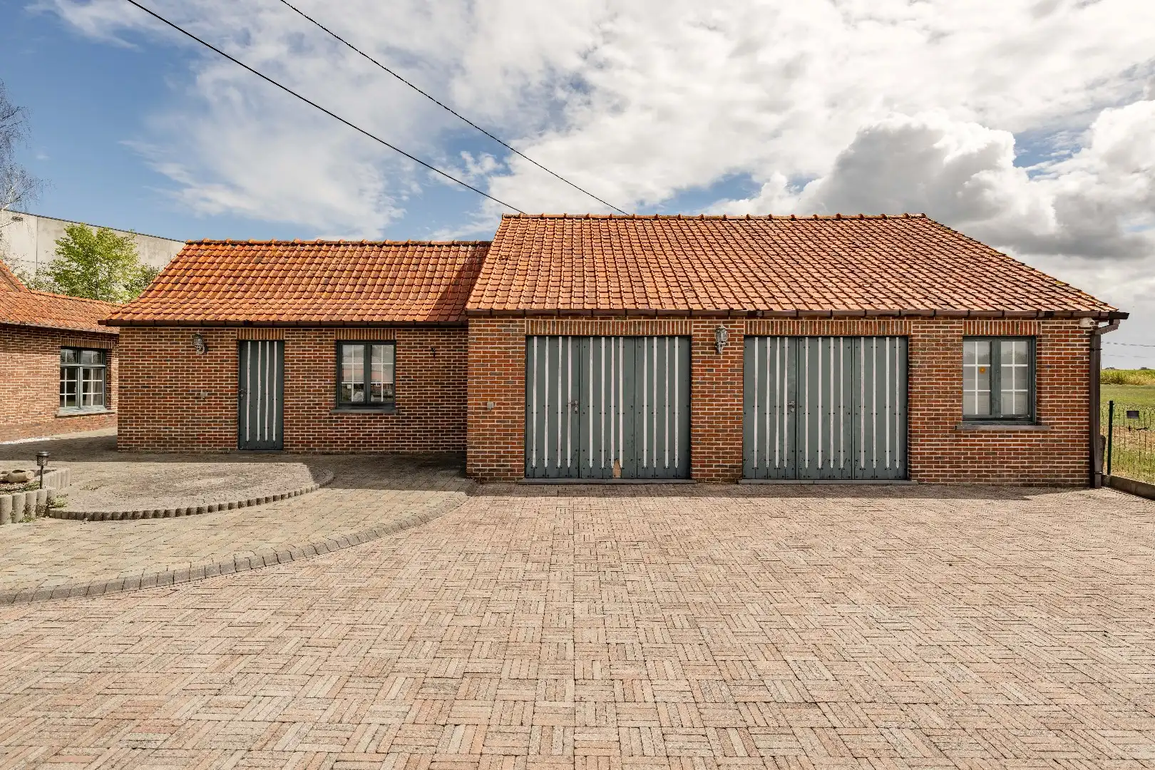 CHARMANTE ALLEENSTAANDE WONING MET BIJGEBOUWEN EN WEILAND  foto 19