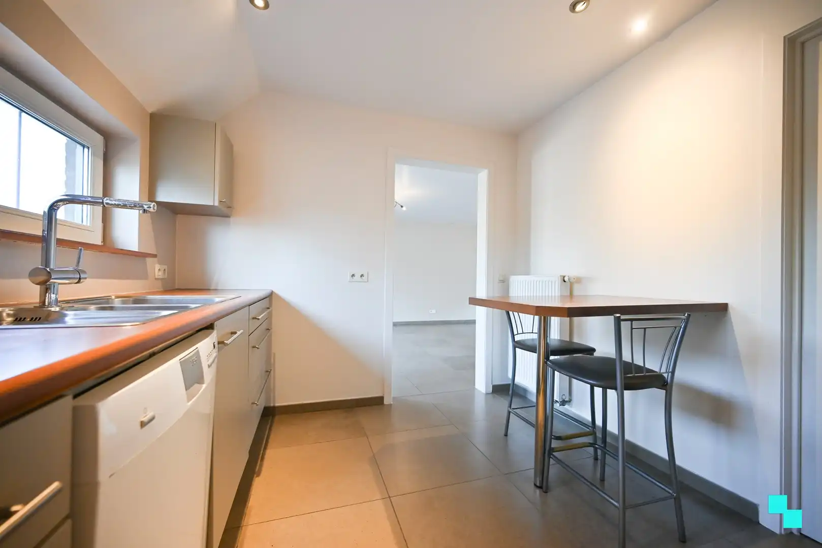 Duplexappartement te Sint-Eloois-Winkel met 2 slaapkamers foto 10