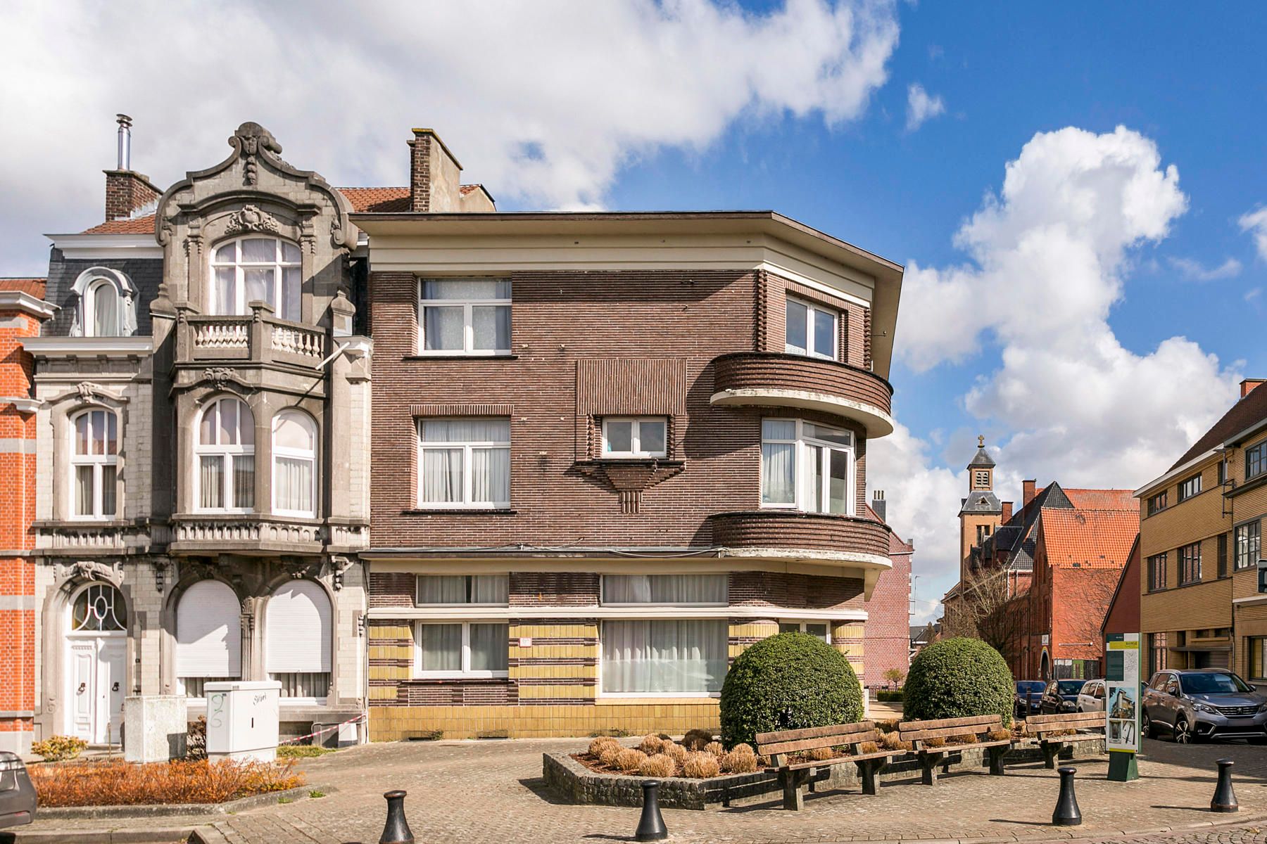 Karaktervol opbrengstgebouw op toplocatie in Ronse! foto 2