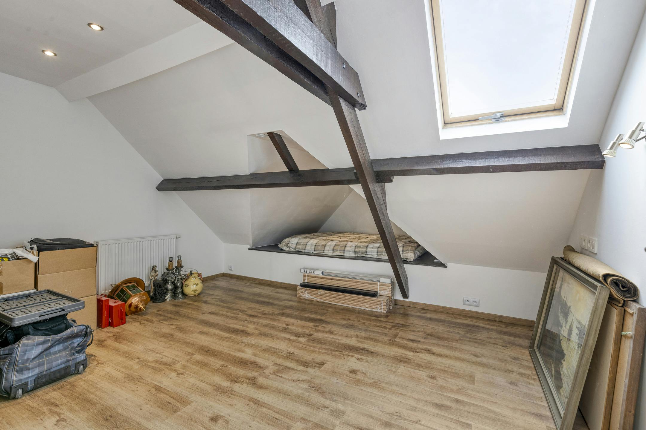 Instapklare woning met 4 slaapkamers in het centrum van Roeselare! foto 12