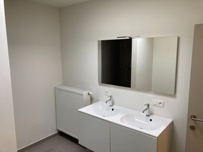 2 slaapkamer app met ruim terras en carport foto 6
