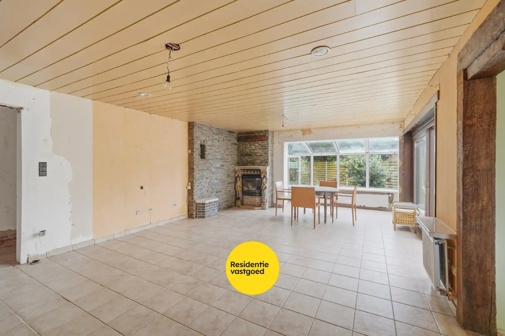 Vrijstaande bungalow met veel potentieel langs het water in hartje Oudenburg foto 10