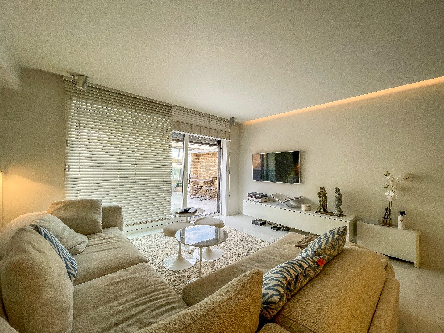 Aangename penthouse (gemeubeld) met ruim zonneterras gelegen op de Kustlaan vlakbij het Lichttorenplein.  foto 3