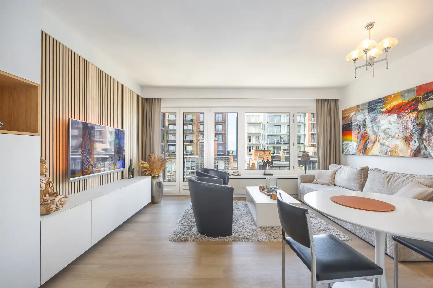 Prachtig gerenoveerde studio te koop in Middelkerke, op slechts enkele stappen van de zee foto {{pictureIndex}}