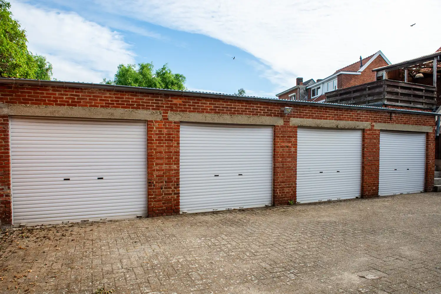 Woning met 3 slaapkamers en 4 garages in het centrum van Meerhout foto 24