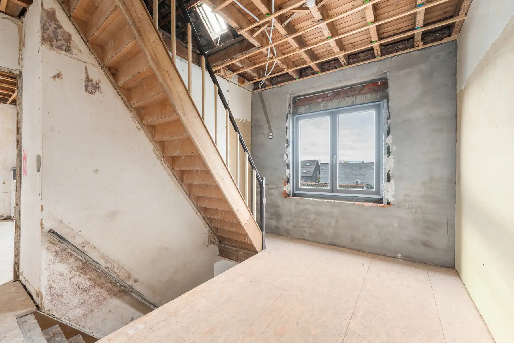 TE KOOP - Ruime deels gerenoveerde woning van 280m²  foto 14