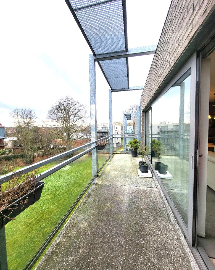 Schitterend appartement (3de verdieping) met ruim terras....buiten stadscentrum. foto 23