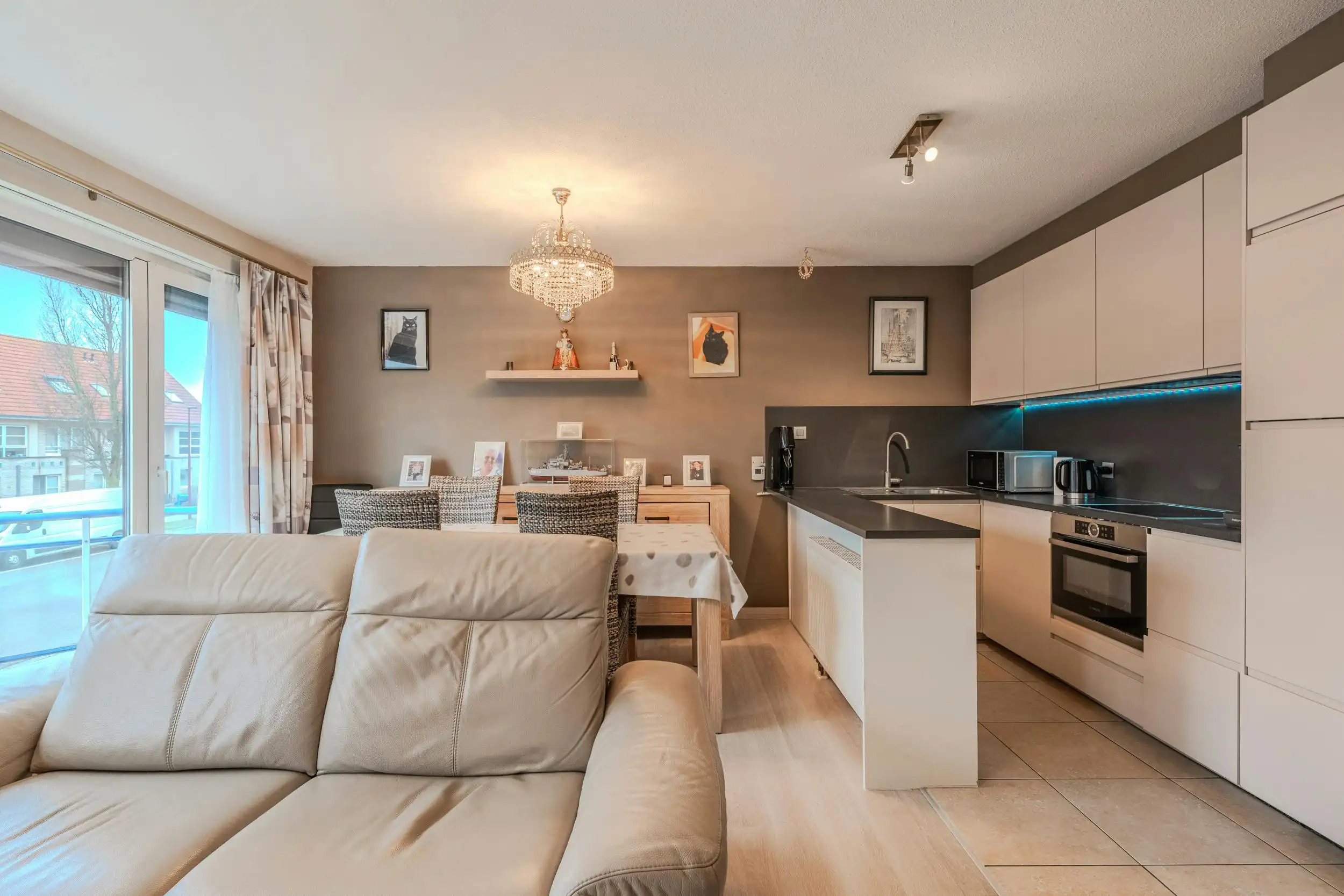 Instapklare rijwoning met zonnige tuin te Oostende foto 4