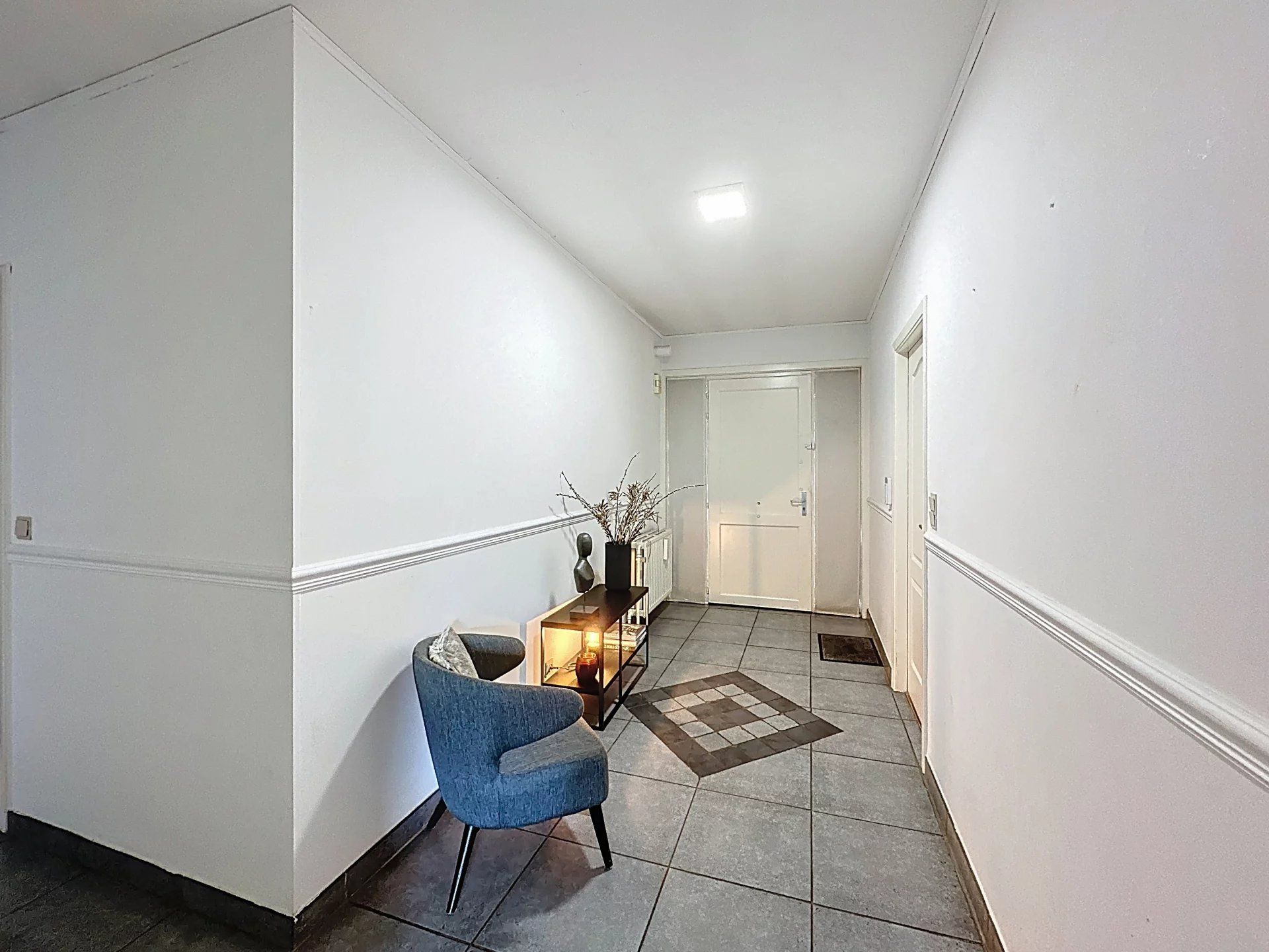 Laagbouwwoning met 3 slaapkamers nabij het centrum eventueel gemeubeld te huur foto 2