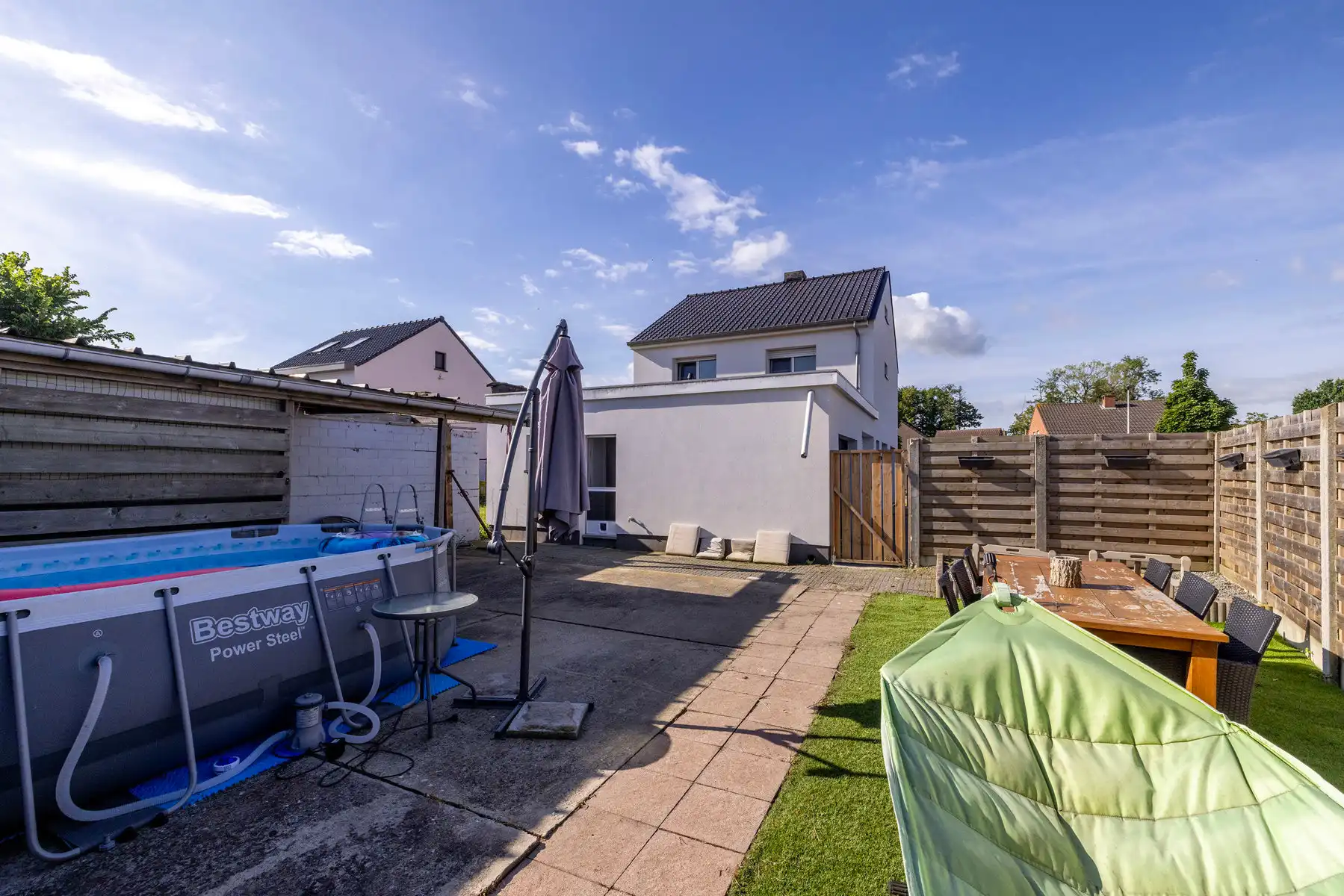 Deels gerenoveerde woning met 3 slpks en tuin op 405m2 foto 22