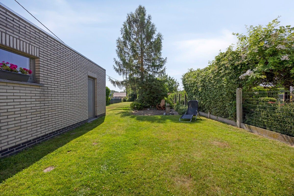 Halfopen bebouwing met 4 slaapkamers en grote tuin. foto 6