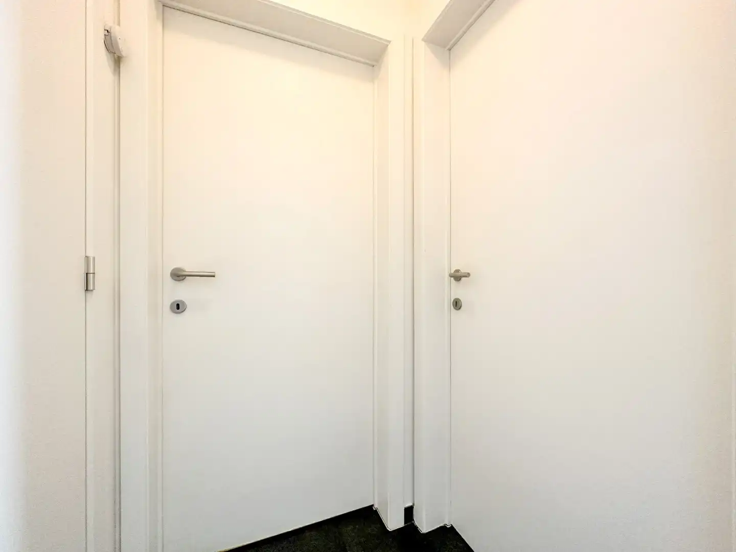 Instapklaar energiezuinig appartement hartje Eernegem, met zonnig terras, topligging. foto 15