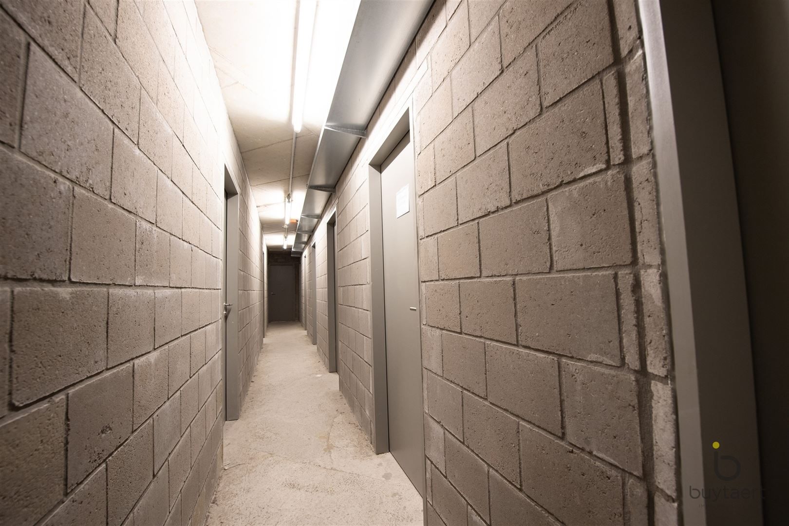 RUIM EN LICHTRIJK WONEN OP DE BOVENSTE VERDIEPING OP DE KANAALSITE VAN AXEL VERVOORDT foto 23