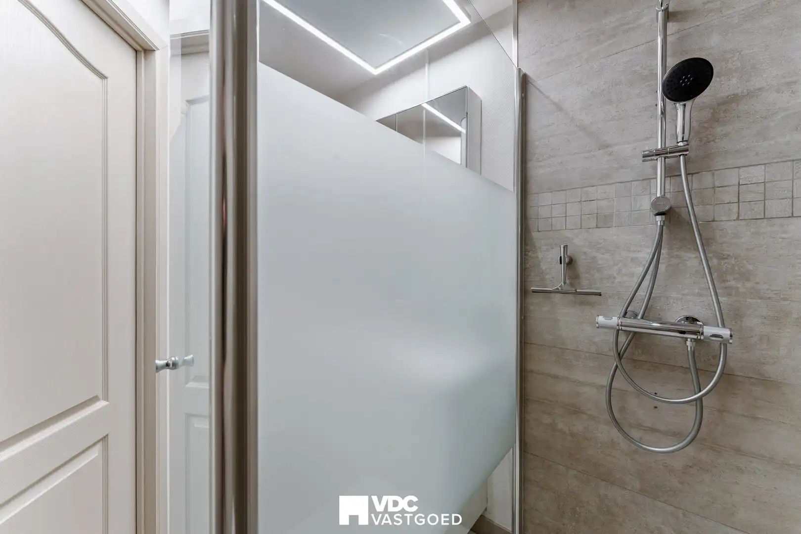 Instapklare, energiezuinige gezinswoning met tuin, veranda en polyvalente zolder (mogelijkheid tot studio) foto 13