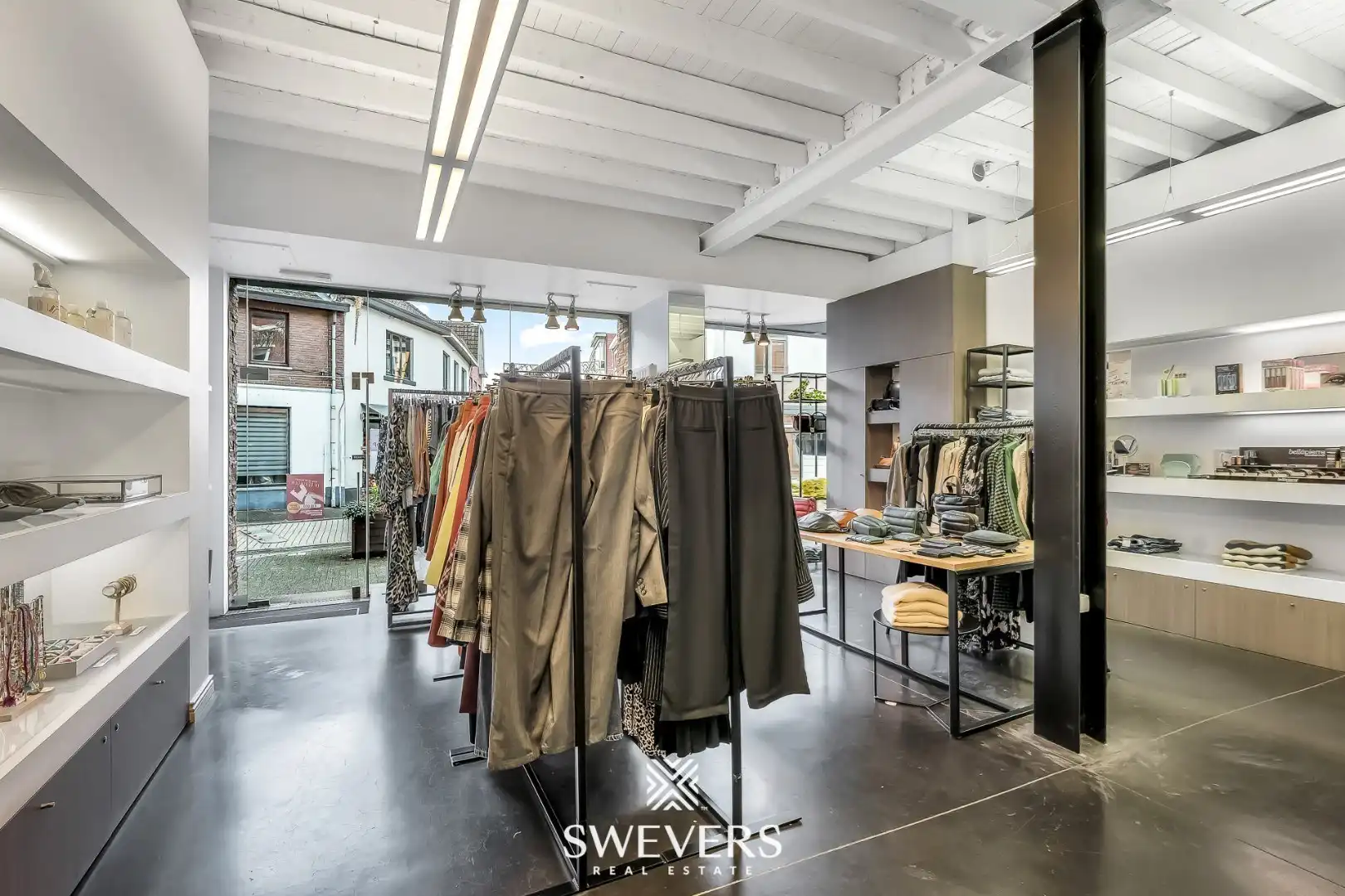 Instapklaar handelspand met ruime opslag en uitstekende visibiliteit in centrum Beringen foto 8