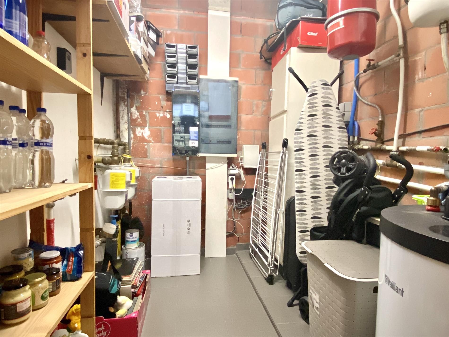 Ruime eigendom met garage en 2 slaapkamers foto 14