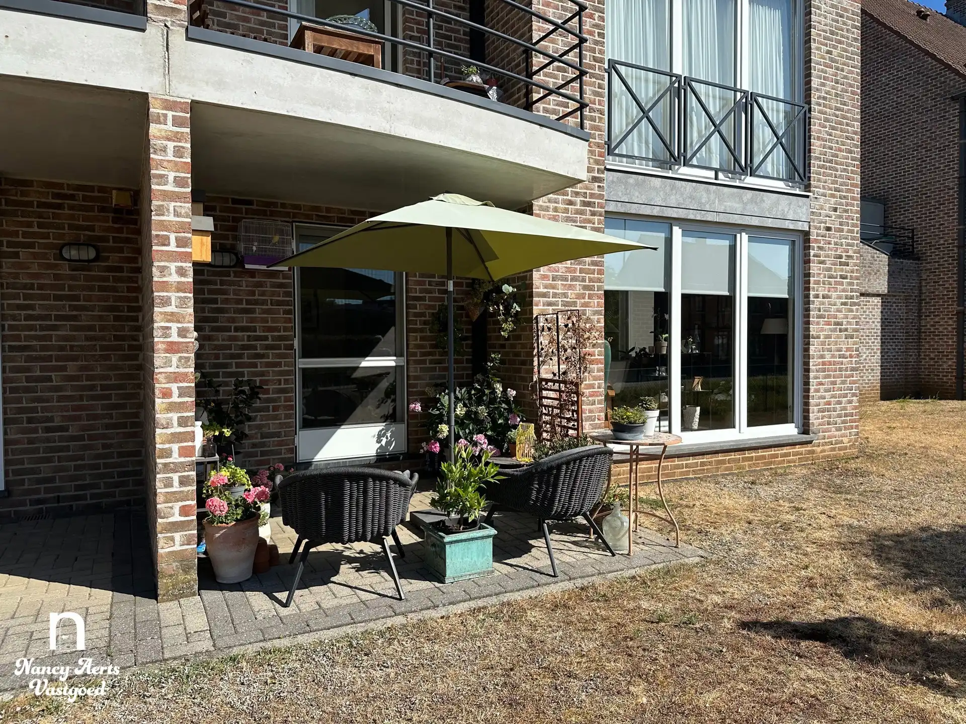 2-slaapkamerappartement met terras en carport in Beringen foto 8