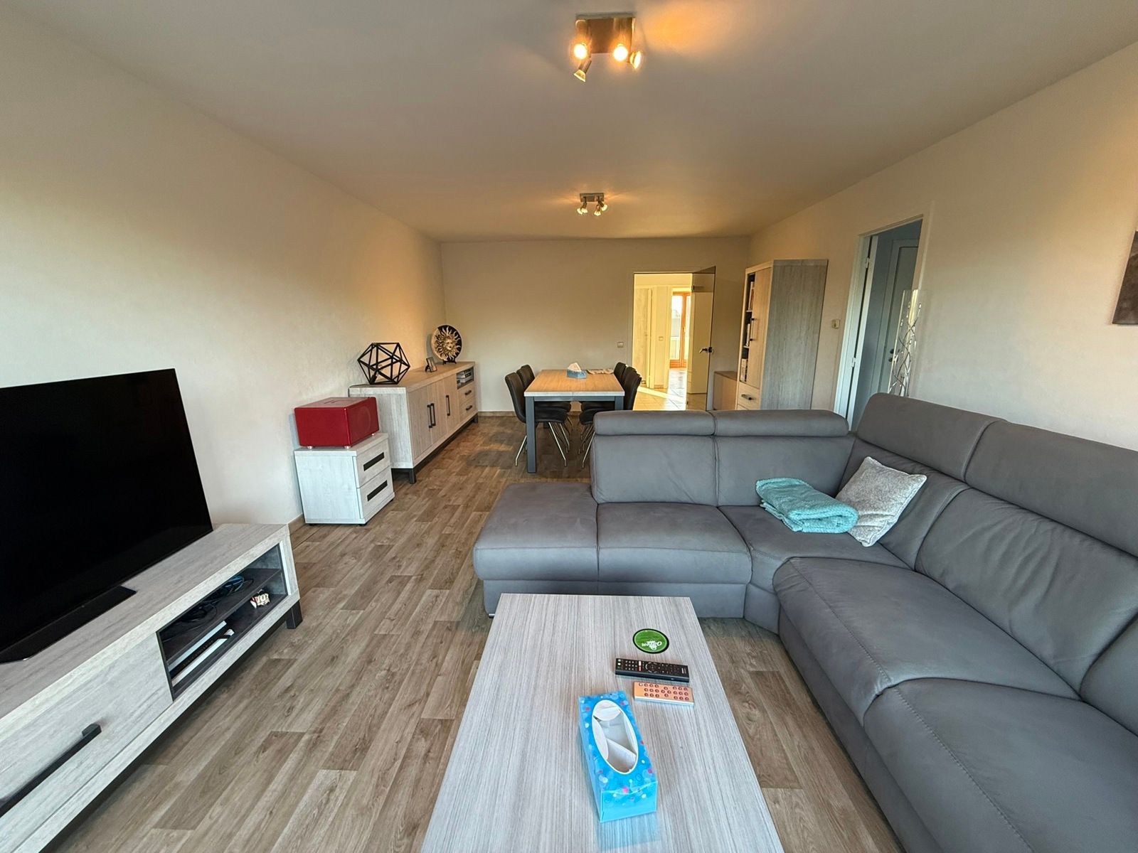 Appartement in het centrum van Tielt met prachtig zicht op het park nabij scholen en openbaar vervoer.    foto 7