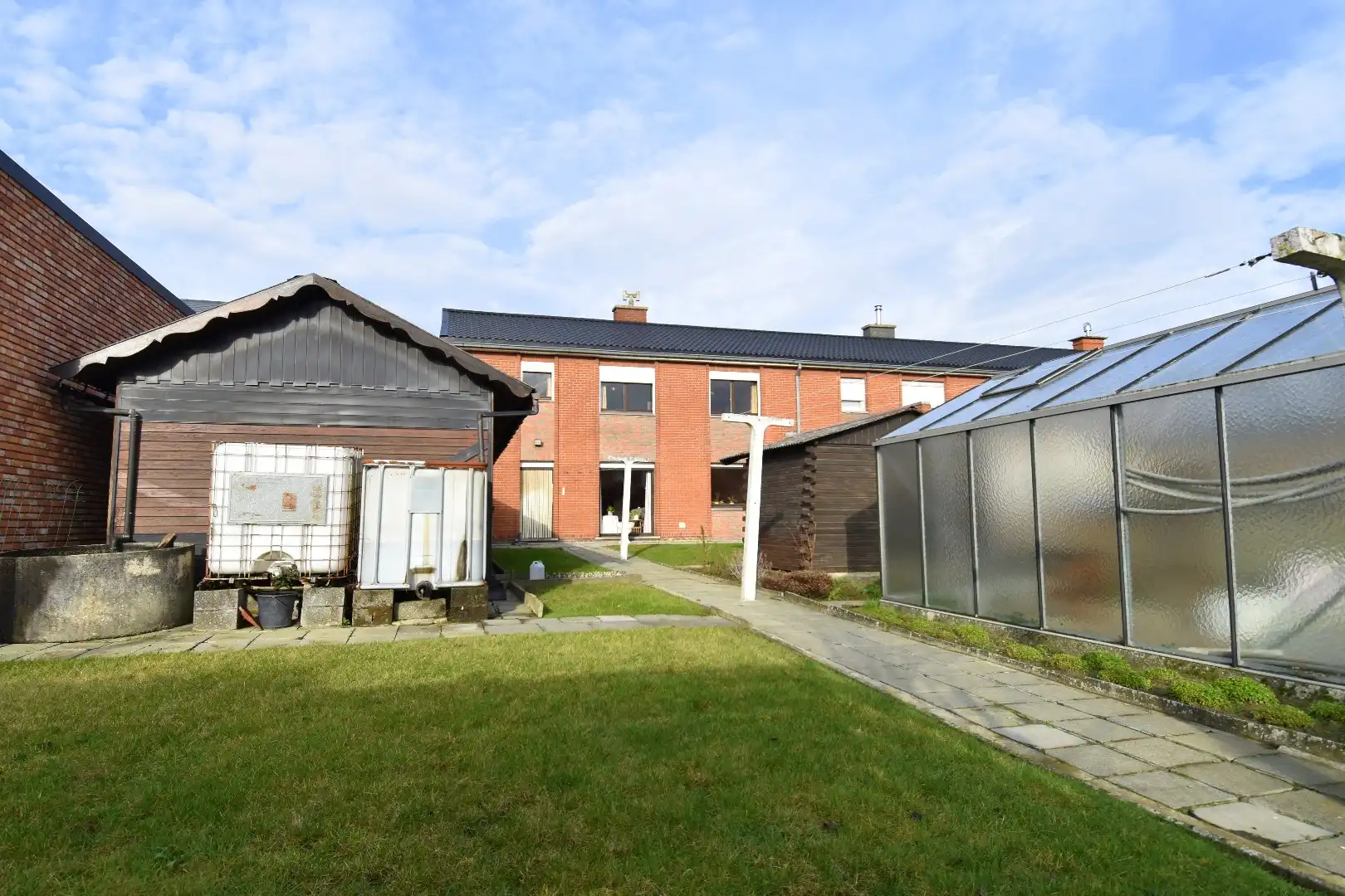 Gezellige woning met 3 slaapkamers, zonnige tuin en 2 garages te koop in Gullegem foto 14