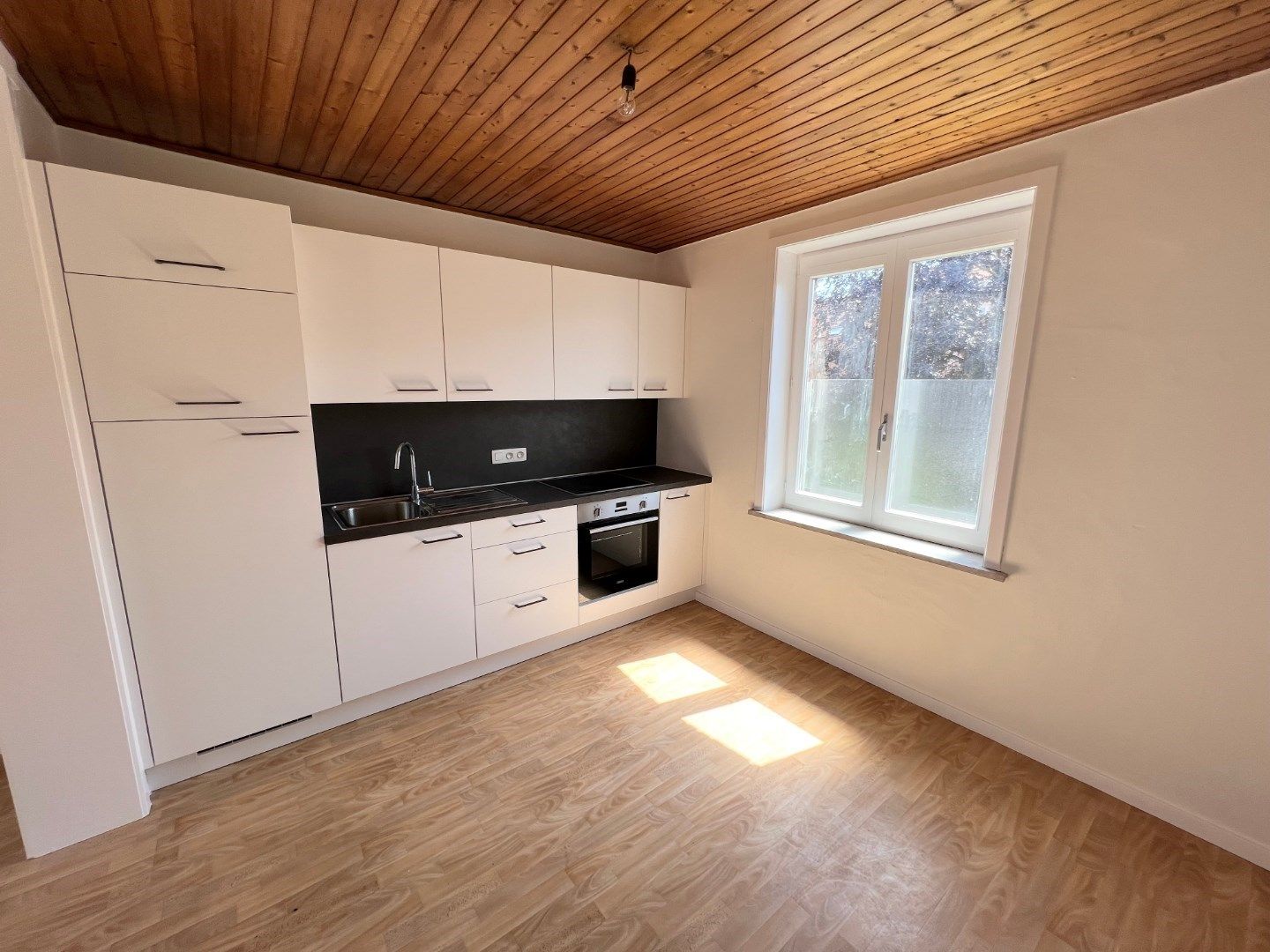 GEZELLIG APPARTEMENT MET 1 SLAAPKAMER NABIJ STATION IEPER foto 5