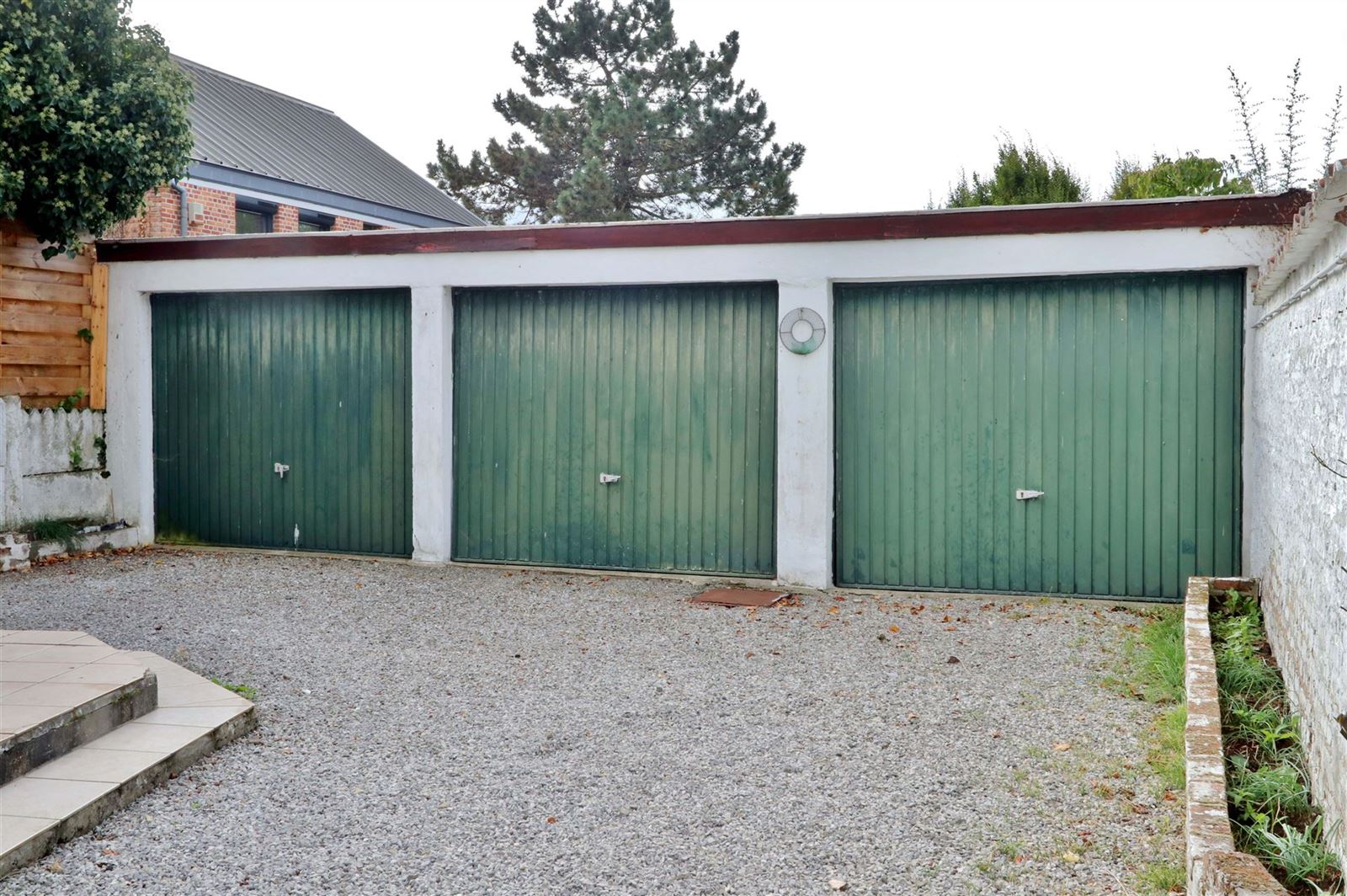 Opbrengstwoning met 2 appartementen en 3 garageboxen foto 3