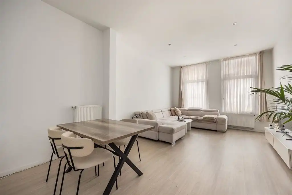 Instapklaar gelijkvloers appartement met stadskoer foto 3