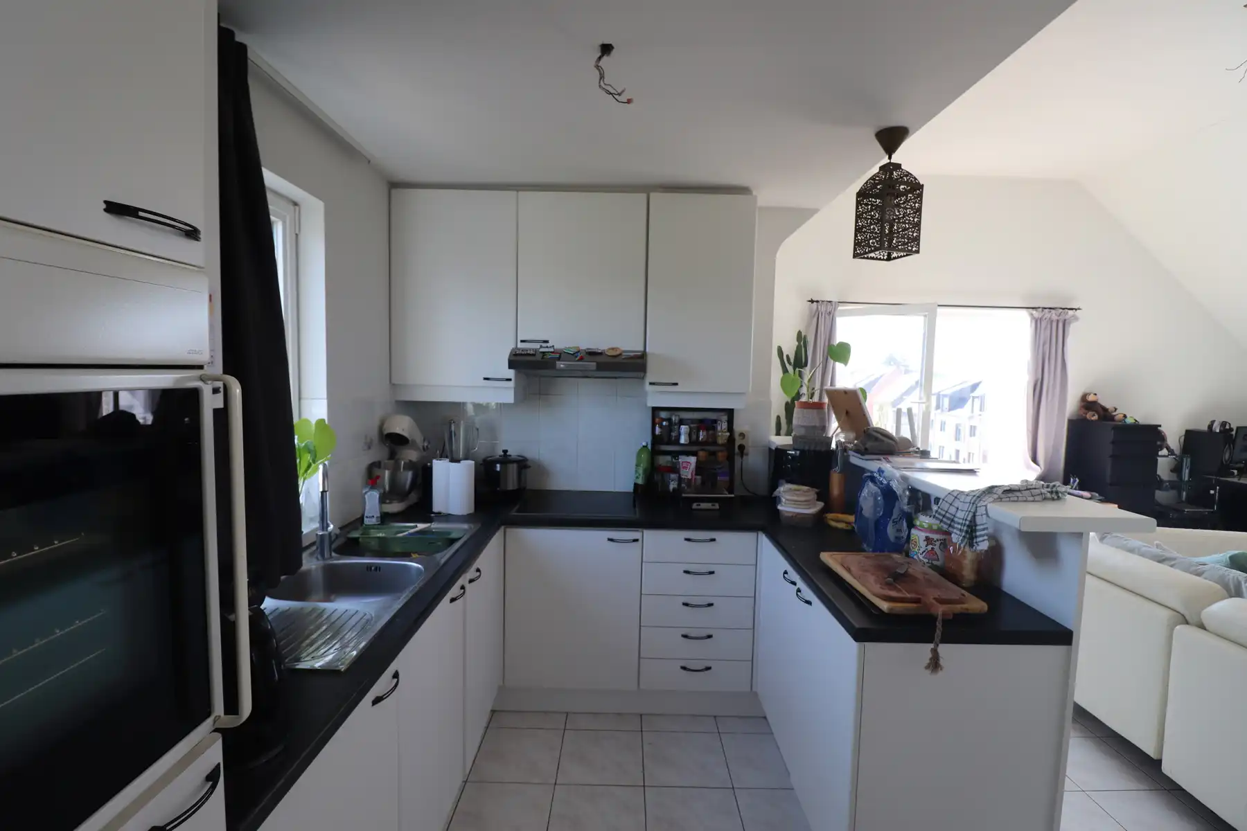 Ruim 1-slaapkamerappartement (121m²) met lift, terras, garage en autostaanplaats. foto 4