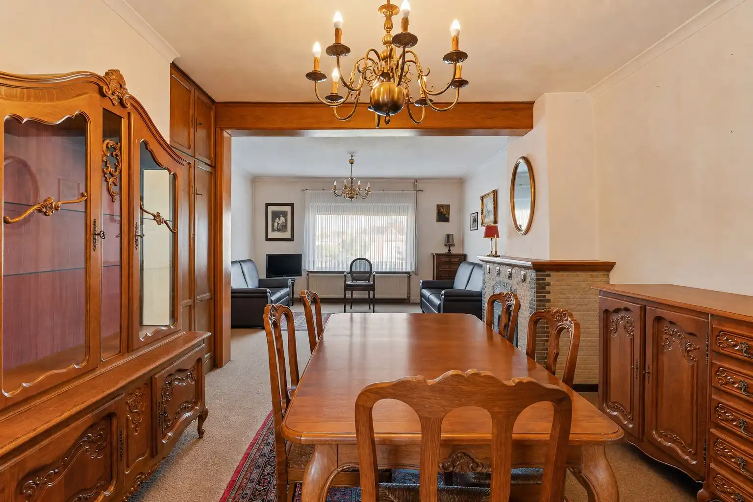 Te renoveren woning met grote tuin en 5 slaapkamers in Genk foto 5