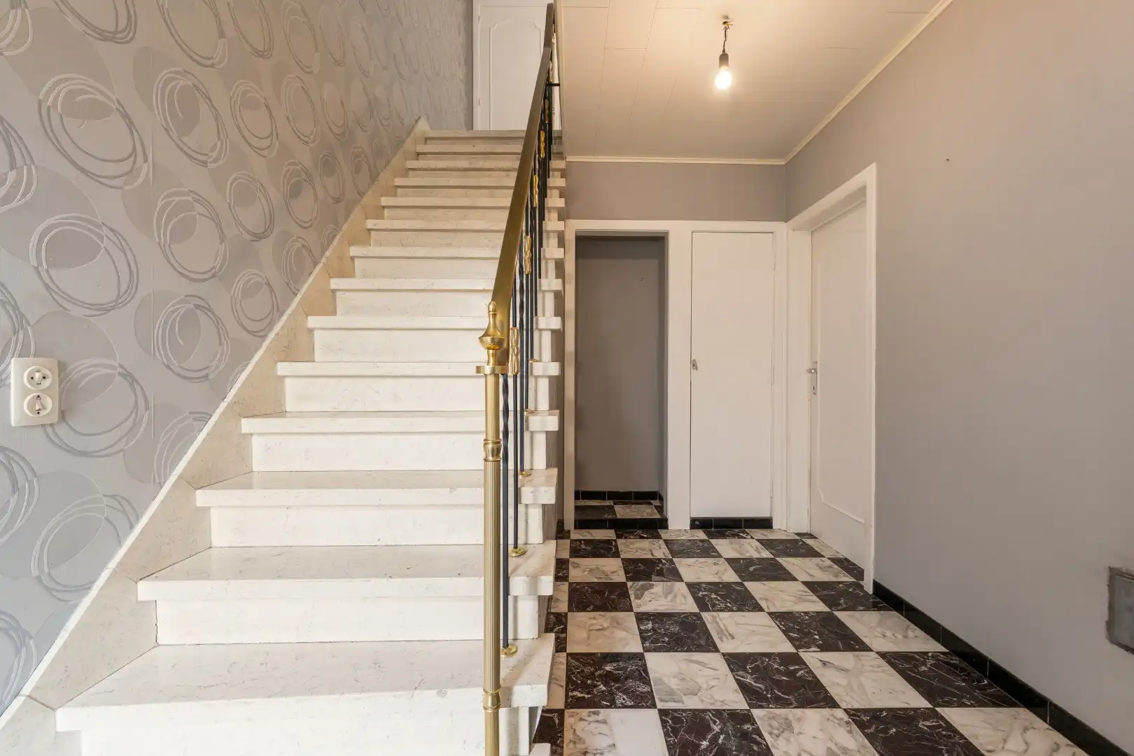 Halfopen blikvanger met grote tuin en 4 slaapkamers in rustige woonwijk in koekelare foto 2