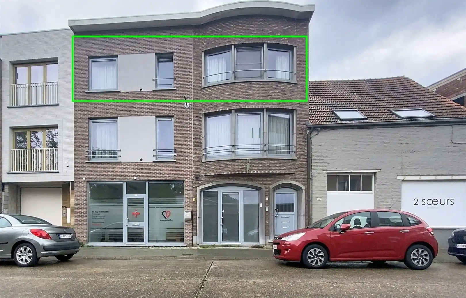 Instapklaar appartement met terras centrum Brasschaat  foto {{pictureIndex}}