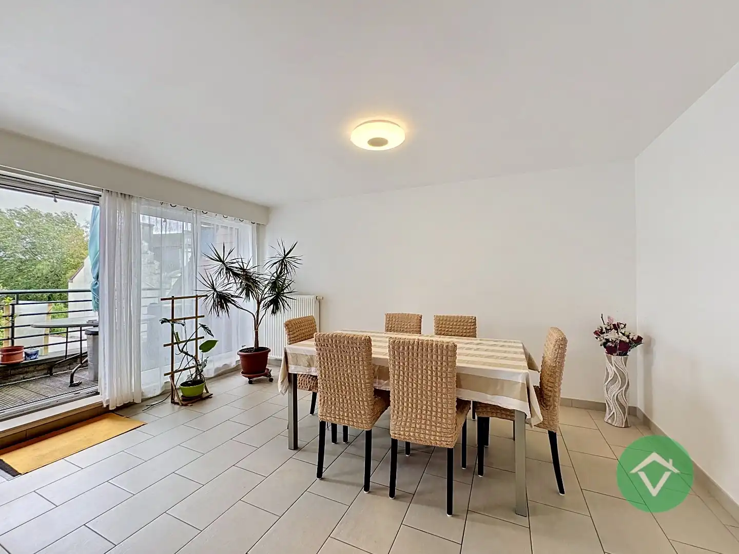 Instapklaar appartement met 4 slaapkamers en 2 badkamers in centrum Gistel foto 3