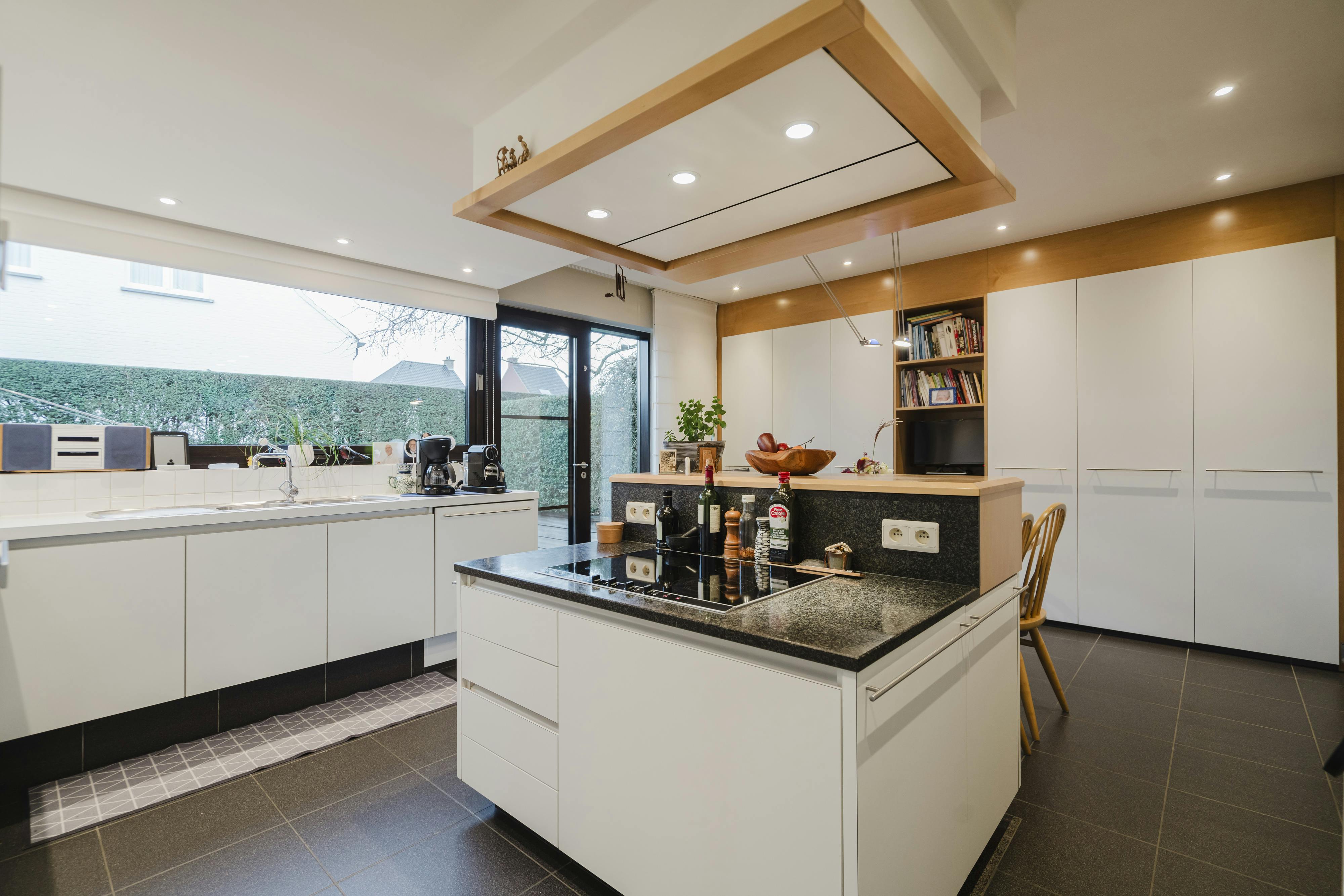 Karaktervolle, architecturale villa te koop in Wevelgem! foto 9