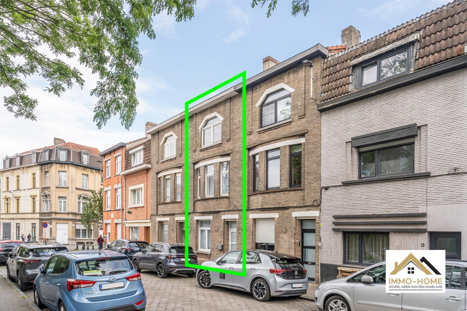 Instapklare ruime stadswoning in rustige straat foto {{pictureIndex}}