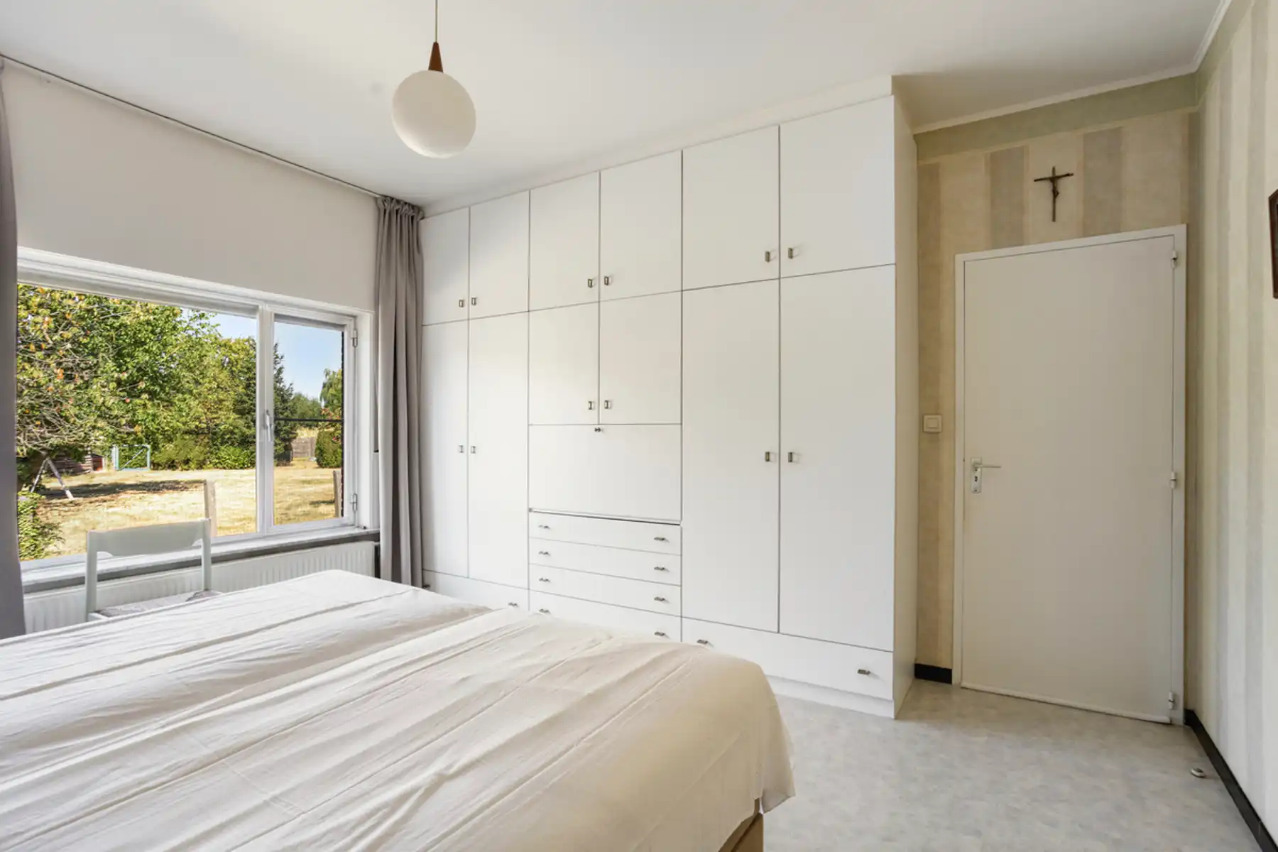 Bungalow (+/- 163 m²) + loods/werkplaats (>400 m²) + oprit foto 16