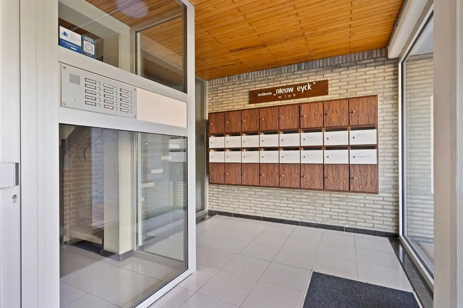 Zeer ruim 2 (+1)-slaapkamer appartement met overdekt terras, ondergrondse garagebox en aparte berging gelegen op wandelafstand van het centrum van Maaseik.  foto 27