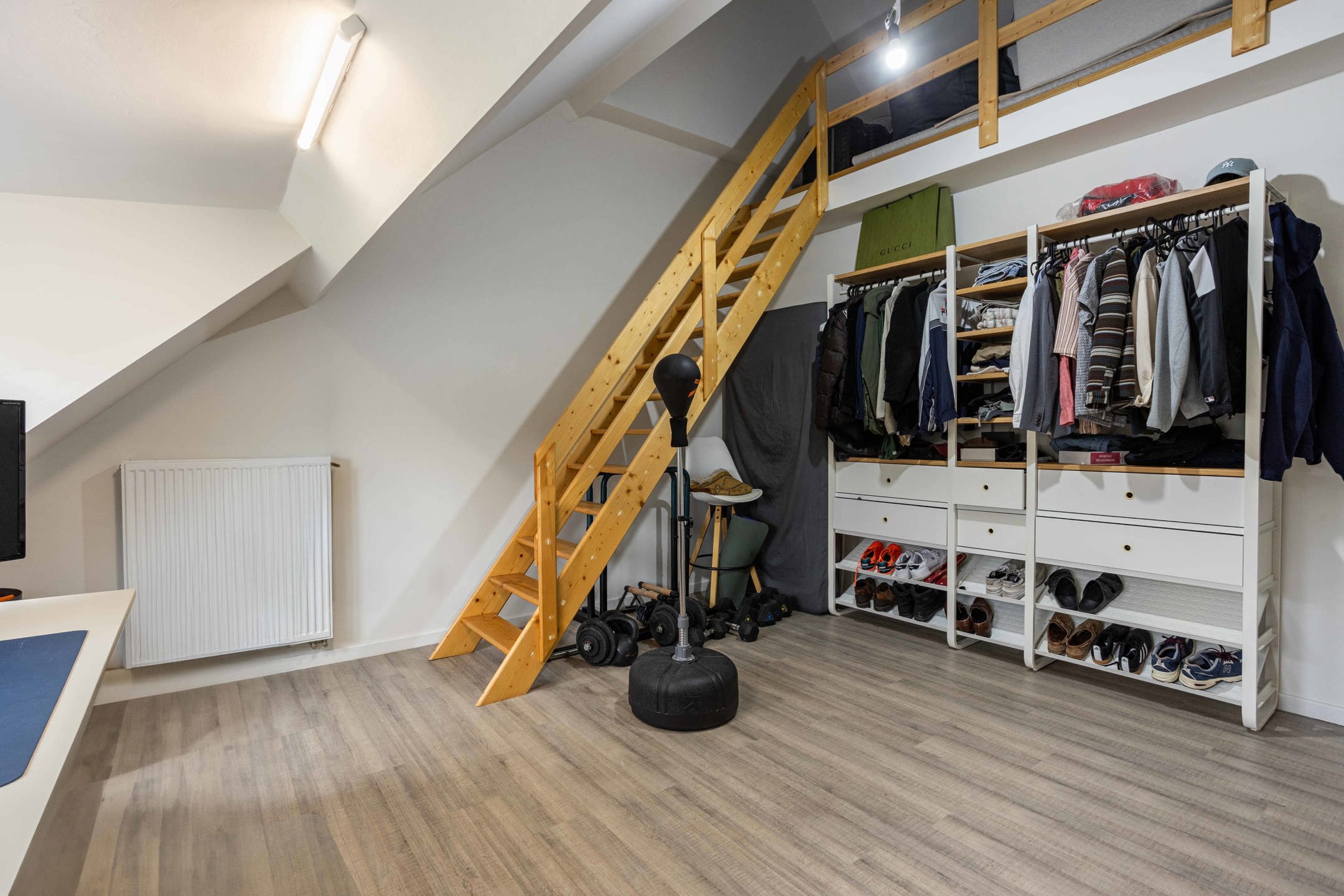 Volledig gerenoveerde, stijlvolle ruime woning foto 19