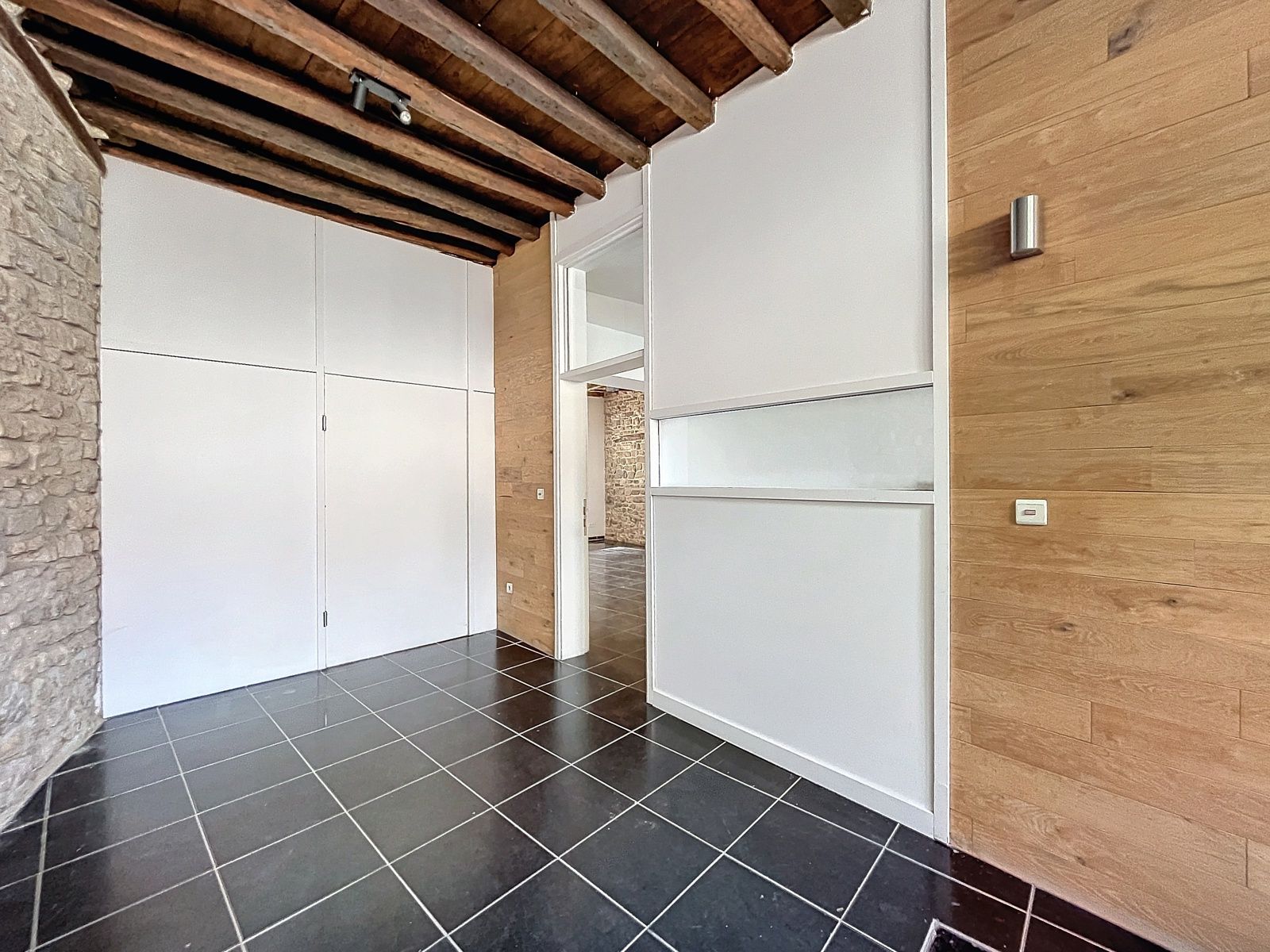 Te Huur: Gelijkvloers Handelspand op Toplocatie foto 3