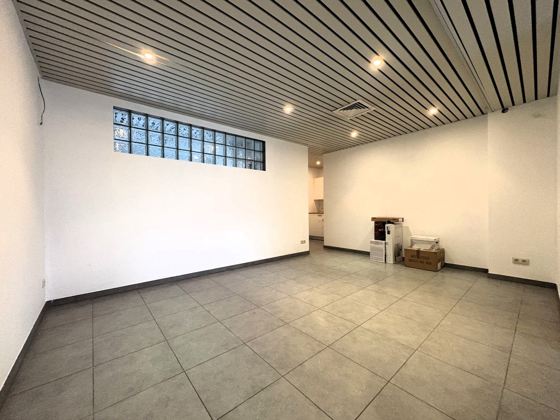 Polyvalent handelspand/kantoorruimte op topligging in centrum Waregem foto 5