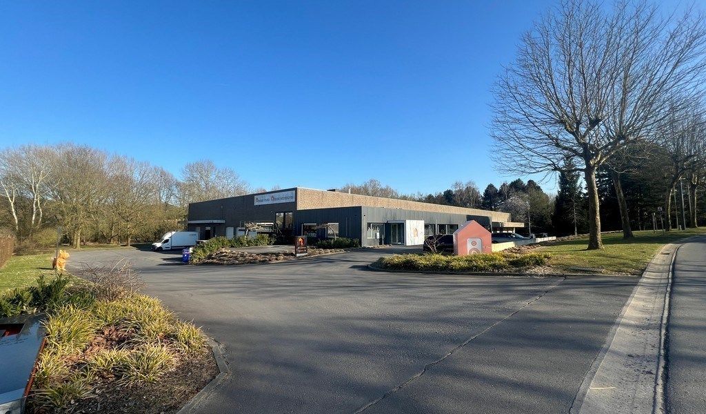 Bedrijfsgebouw met laadkades te huur in Ronse foto 17