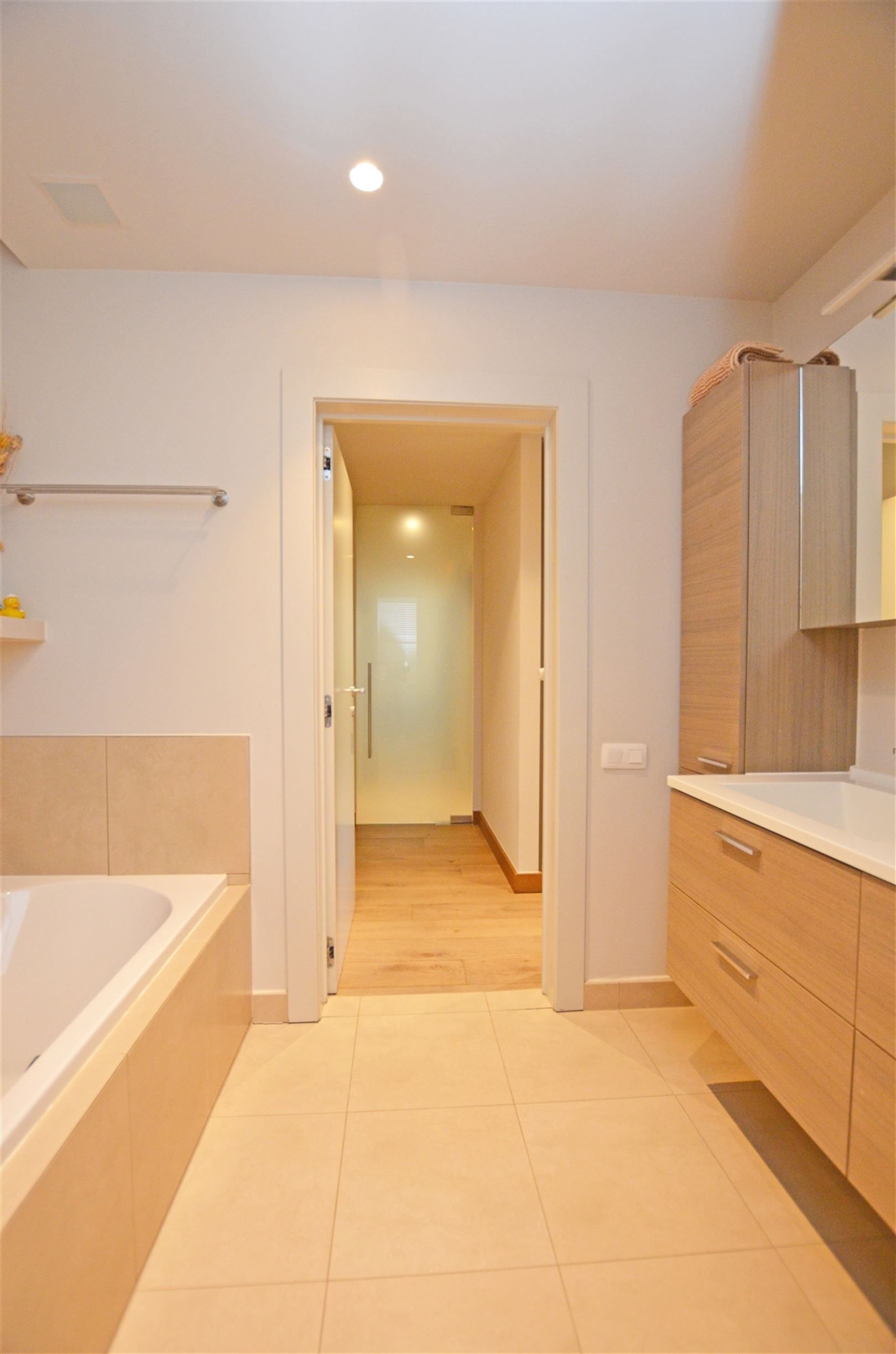 Instapklaar gelijkvloers appartement nabij het centrum foto 13