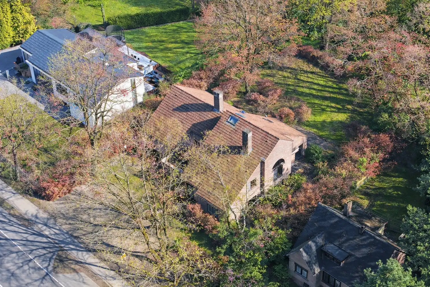 Hoofdfoto van de publicatie: Wonen & Werken: Royale woning met aparte ruime praktijk in een groene, bereikbare omgeving te Zutendaal