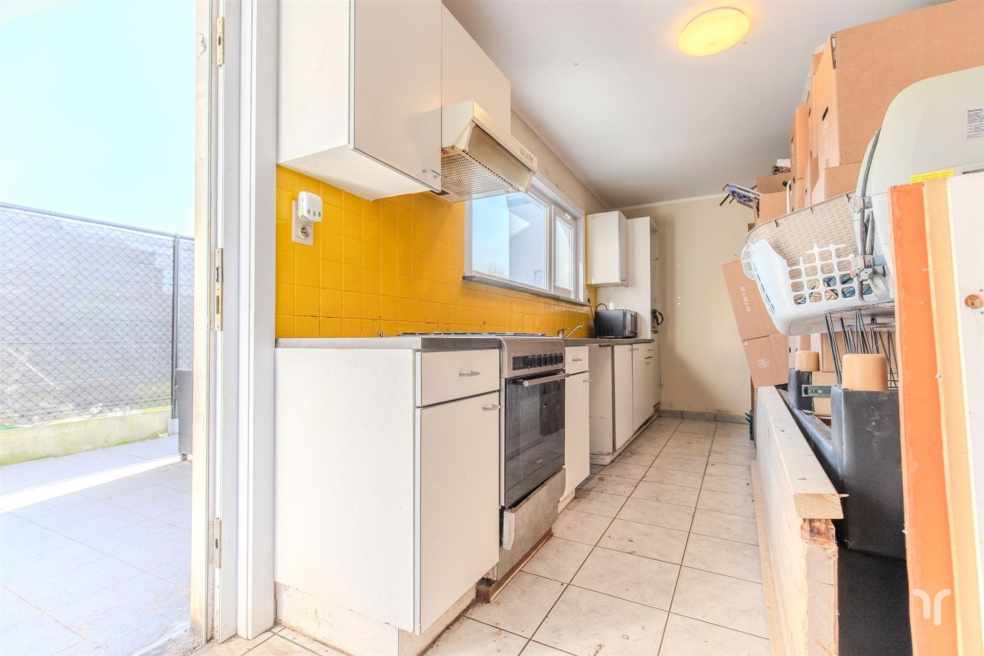 Op te frissen woning te Torhout met zonnige tuin. foto 6