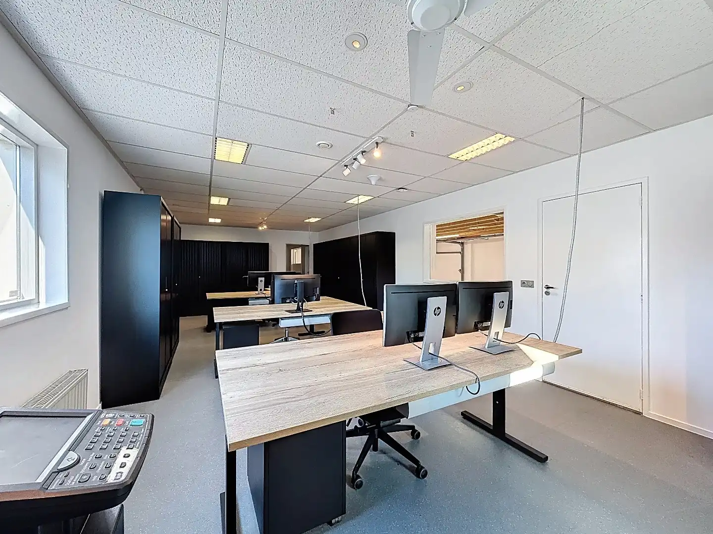 Uniek multifunctioneel object met bedrijfsruimte, kantoor, mancave en ruim appartement foto 5