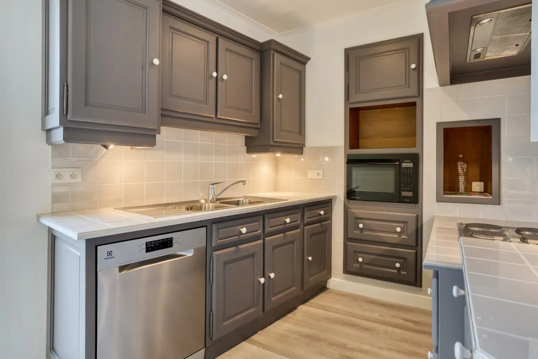 Vernieuwd 3-slaapkamerappartement met garage in hartje Aalst foto 11