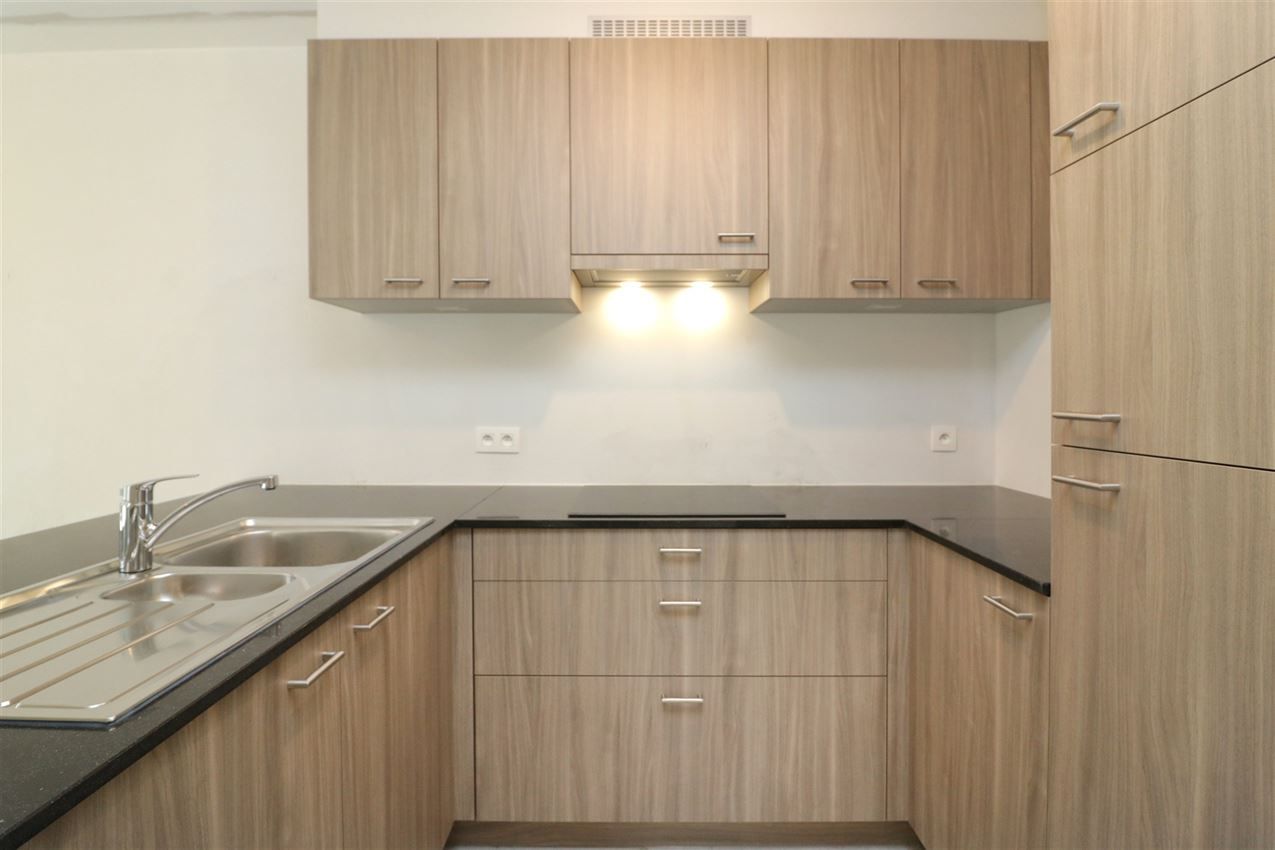 splinternieuw, gelijkvloers, ruim terras, 2 slpk foto 13